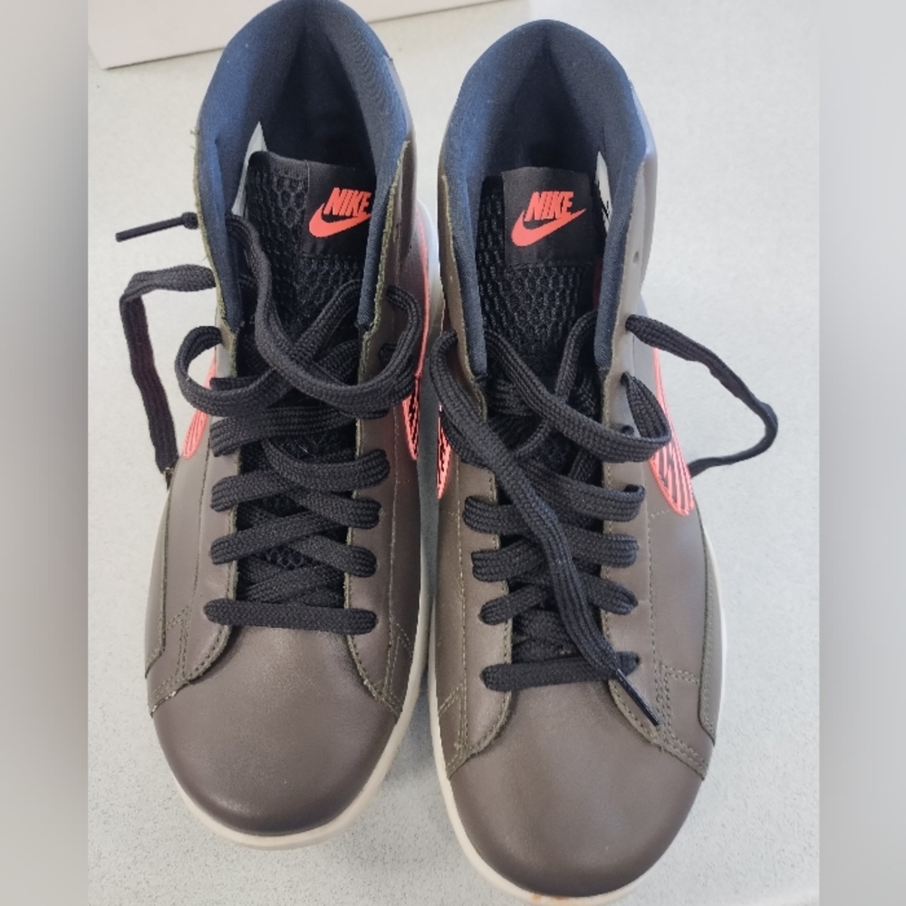 Nike Blaze Gold Cleats Size 8
